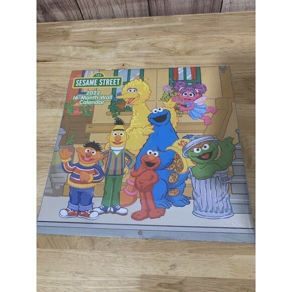 Sesame Street Wall Calendar 2022 16 Month Wall Cal - Picture 1 of 6